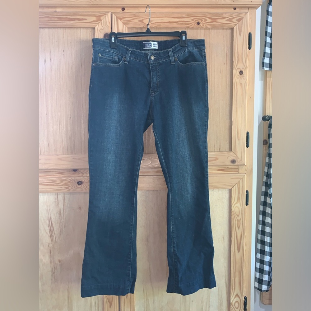 Levi’s Strauss & co signature “modern bootcut” blue denim jeans size 18M